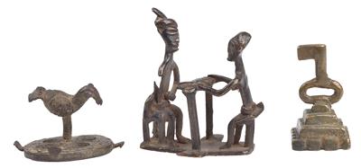 Mixed lot (3 items): Ghana, Ivory Coast: three gold weights of the Akan tribes (Kulango, Baule, Ashanti). - Tribal Art