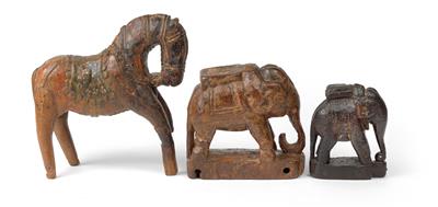 Mixed lot (3 items): India: Federal State of Rajasthan: Three charming, old animal figures made of wood, lacquered. Two elephants and a horse. - Tribal Art