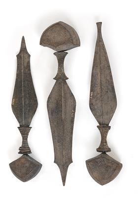 Mixed lot (3 items): Tetela, Mbole and others, Dem. Rep. of Congo: Three ornamental and prestige knives with heavy iron ‘counterweights’ - Arte Tribale