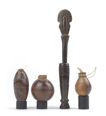 Mixed lot (4 items): New Guinea, Massim region: Four implements for betel nut chewing. - Mimoevropské a domorodé umění