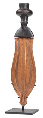 Kuba (or Bakuba), Dem. Rep. of Congo: An ornamental and prestige knife ‘Ikula’, with copper blade. - Mimoevropské a domorodé umění