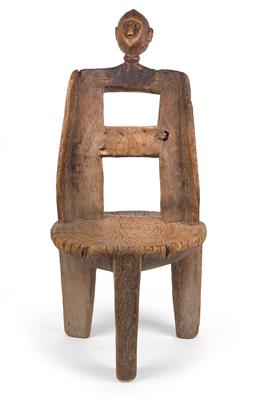 Nyamwezi, Tanzania: A very old ‘chief’s throne’, with high backrest and head. - Arte Tribale