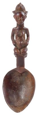 Punu, Gabon: A spoon with handle in the shape of a kneeling female figure. - Arte Tribale