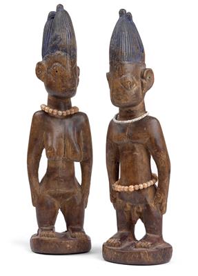 Yoruba, Nigeria: A pair of ‘Ibeji’ twin figures, female and male. Style: Oshogbo-Oyo. - Mimoevropské a domorodé umění