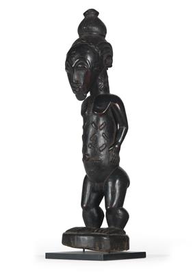 Baule, Ivory Coast: A rare, large, male ancestor figure of the Baule people, very finely executed. - Mimoevropské a domorodé umění