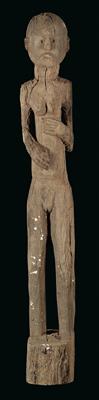 Bongo, South Sudan: A grave stele with an over-lifesized, standing female figure. Very rare. - Tribal Art