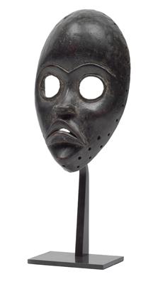 Dan, Elfenbeinküste, Liberia: Eine Feuerläufer- oder 'Zakpäi'-Maske, mit guter Gebrauchs-Patina. - Stammeskunst / Tribal-Art