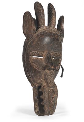 Dan, Ivory Coast, Liberia: A mask with horns and an animal mouth with teeth. Probably to be assigned to the Dan subgroup of ‘Dan-Kran’ or ‘Dan-Mau’. - Mimoevropské a domorodé umění