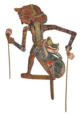 Indonesien, Java: Eine Schattenspiel-Figur vom Typ 'Wayang kelitik', Kopf und Körper aus Holz geschnitzt und bemalt, die Arme sind aus Leder. - Stammeskunst / Tribal-Art