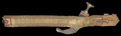 Yemen: A Yemenite curved dagger, a so-called ‘Saidi Jambiya’. With a rhinoceros-hilt, silver decorations, sheath and a fabric belt. - Mimoevropské a domorodé umění