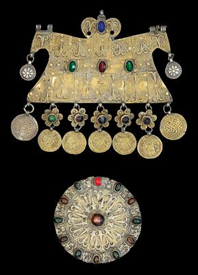 Mixed lot (2 items): Yomud Turkmens, Afghanistan, Iran, Turkmenistan: Silver necklace pendant, partly gilded, covered with colourful gemstones. - Mimoevropské a domorodé umění