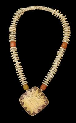 Lega, Dem. Rep. of Congo: A rare necklace for an initiate from a high societal rank (perhaps for a chieftain’s son). - Mimoevropské a domorodé umění