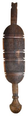 Mauren, westliches Sahara-Gebiet, Mauretanien, Süd-Marokko: Eine Stange aus Holz, reich beschnitzt. Zum Bau einer Ablage-Fäche für Objekte. - Stammeskunst / Tribal-Art