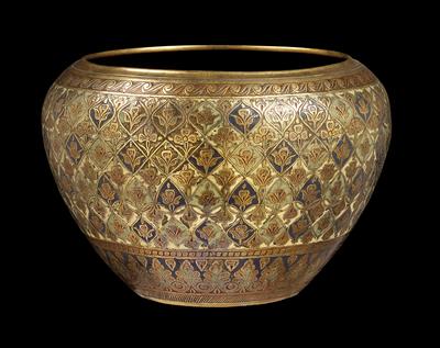 Turkey, Syria: A round Ottoman brass vessel, with floral decorations and multicoloured enamel. 18th/19th century. - Tribal Art