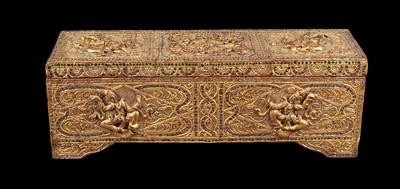 Burma (Myanmar): A magnificent small coffer for the keeping of sacred texts. Abundantly decorated with mirrors, lacquered and gilded all over! - Tribal Art - Africa