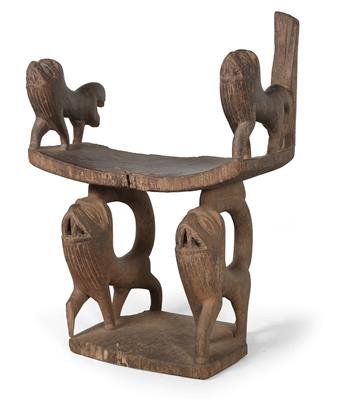 Fon, Republic of Benin (formerly Dahomey): an important fragment from a ‘lion throne’ – a rare seat of honour of a high dignitary – with lions as supports and armrests. - Mimoevropské a domorodé umění