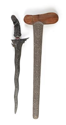 Indonesia, Bali: an ornate dagger, called 'kris', with a slightly wavy blade, carved hilt and sheath covered in silver. - Tribal Art - Africa