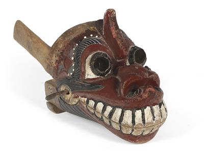 Indonesia, Java, Bali: the head of a mythical lion, ‘Barong’, with a hinged jaw. - Mimoevropské a domorodé umění