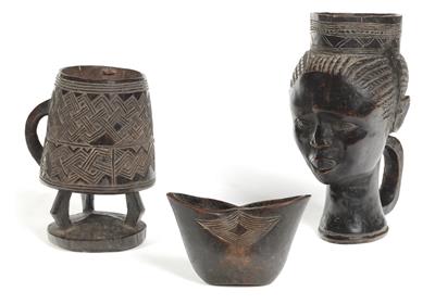 Mixed lot (3 items), Democratic Republic of Congo: 3 ritual and prestige vessels for the ceremonial drinking of palm wine. 2 of the Kuba (or Bakuba), one of the Saku. - Tribal Art - Africa