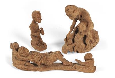 Mixed lot (3 items), Madagascar, tribe: Antandroy: three rare wooden figurines covered in clay. - Tribal Art - Africa