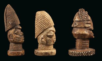 Mixed lot (3 items): Yoruba, Nigeria: three small heads made of ivory, named ‘Ikin Ifa’, that represent the god Eshu and were used for the Ifa oracle. - Tribal Art - Africa