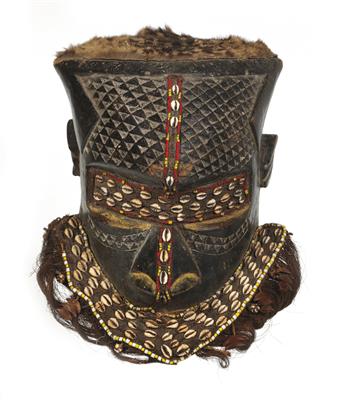 Kuba (or Bakuba), Dem. Rep. of Congo: A big, unusually old helmet or pull-on mask of the ‘royal’ type ‘Bwoom’. - Tribal Art - Africa