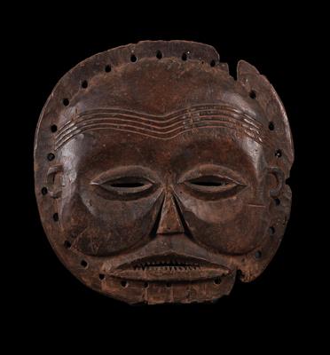 Mbunda, Zambia: A rare ‘Sachihongo mask’ denoting a ‘wise, old man’. In the style of the Mbunda (Mbalango subgroup). - Mimoevropské a domorodé umění