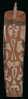 New Guinea, tribe: Asmat: a typical, ‘classic' Asmat shield, with a seated ancestor figure above and with deep relief on the front side. Coloured red, black and white. - Tribal Art - Africa