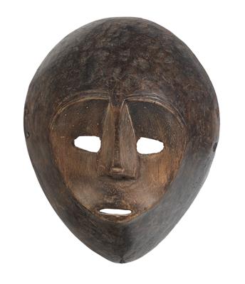 Ngbaka, DR Kongo: Eine Maske, die bei der Initiation der jungen Ngbaka-Männer auftritt. - Stammeskunst / Tribal-Art; Afrika