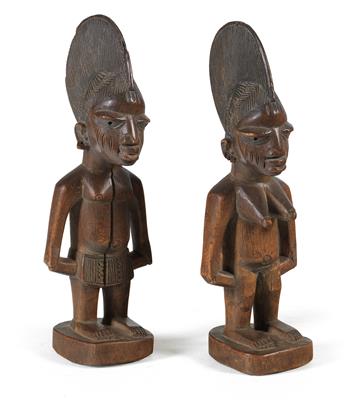 Yoruba, Nigeria: Ein Paar Zwillings-Figuren 'Ibeji' (2 Stücke), weiblich und männlich. Stil: Abeokuta. - Stammeskunst / Tribal-Art; Afrika