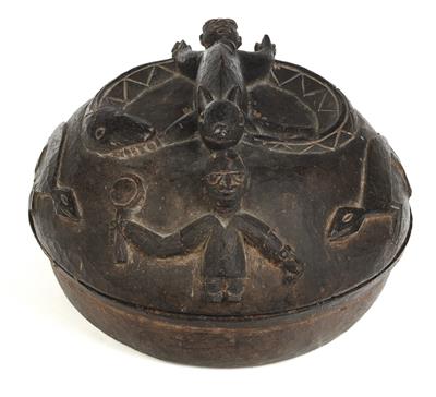 Yoruba, Nigeria: a large, round ritual bowl with a carved lid. Priests and diviners store their ‘Ifa oracle’ utensils safely in bowls such as this one. - Tribal Art - Africa