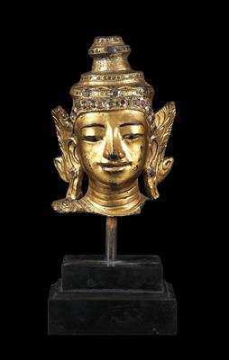 Burma: Kopf einer Buddha-Statue, aus Trocken-Lack, vergoldet und bemalt. Stil: Shan, 19. Jh.. - Tribal Art