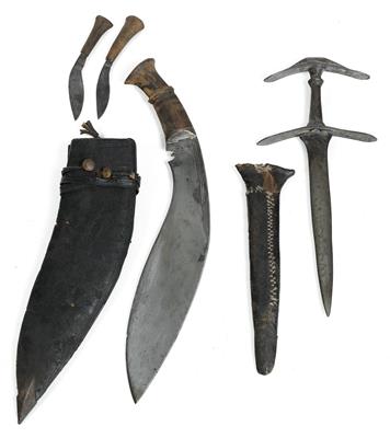 Mixed lot (2 items), Afghanistan (Nuristan), Nepal: a rare dagger from Nuristan (Northeast Afghanistan) and a Kukri knife from Nepal, with two smaller accessory knives and a bag. Both objects have a sheath. - Tribal Art
