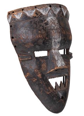 Salampasu (or Basalampasu), Democratic Republic of Congo: a mask of the ‘Kasangu’ type, that could only be worn by successful warriors. - Tribal Art