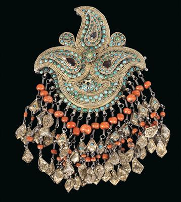 Uzbekistan, Bukhara or Oasis of Khiva: a magnificent pendant made of silver, gilded and richly decorated with turquoise, coral, garnet (and glass). 19th century. - Tribal Art