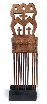 Ashanti, Ghana: a large decorative comb of an Ashanti woman, with noticeable cross symbol. - Mimoevropské a domorodé umění