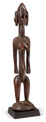 Bambara (or Bamana), Mali: a small, very beautifully crafted female figure, known as ‘nyeleni’ or ‘jo-nyeleni’. - Tribal Art