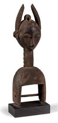 Baule, Ivory Coast: a beautiful, large and old heddle pulley, with head of Janus and horns. - Tribal Art
