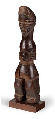 Ibibio, Nigeria: Eine ‘Puppe’ der Ibibio, die sowohl als Kinderwunsch-Puppe für Frauen, als auch als Spiel-Puppe für Mädchen verwendet wurde. - Tribal Art