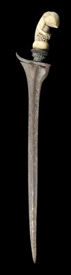 Indonesia, Sumatra, tribe: Minangkabau: a kris dagger with a long, straight blade and a hilt made of ivory in the shape of the mythical being ‘Jawa Demam’ Without a sheath. - Mimoevropské a domorodé umění