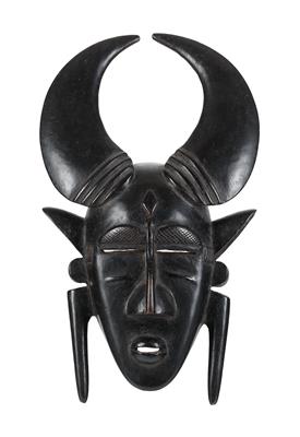 Jimini, Ivory Coast: a typical and rare mask of the Jimini, with large buffalo horns. - Tribal Art