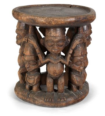 Cameroon Grasslands: a round stool of the Babanki, with typical caryatid figures. - Tribal Art