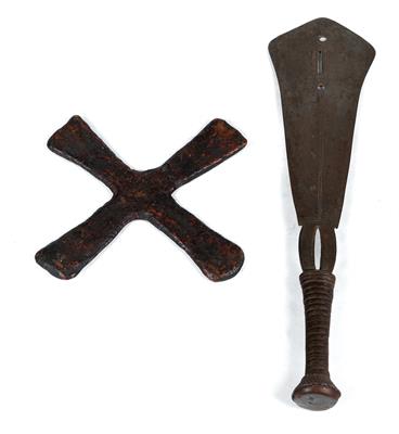 Mixed lot (2 pieces), Dem. Rep. of Congo: a so-called ‘katanga cross’ (‘primitive money’), cast of copper, and a ceremonial knife of the Ngbandi or Yakoma, from northern Congo. - Mimoevropské a domorodé umění