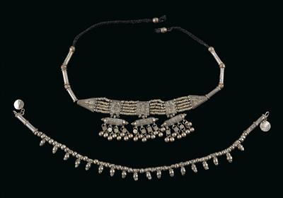 Mixed lot (2 pieces): Yemen: two necklaces made of silver. - Tribal Art