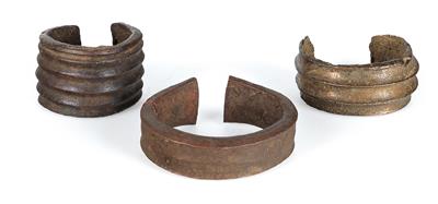 Mixed lot (3 pieces): Mongo, Ngandu, Ngata, Kutu, Ekonda, Kundu and others, Dem. Rep. of Congo: three bangle objects, primarily used by the groups within the Mongo tribe as a primitive form of money. - Tribal Art