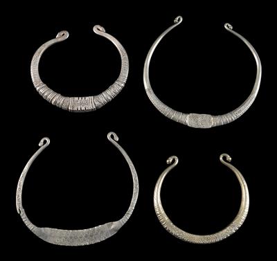 Mixed lot (4 pieces), India: 4 chokers in a style produced in the Punjab and Sind regions of western India and traded in the West, in Pakistan and Afghanistan. - Tribal Art