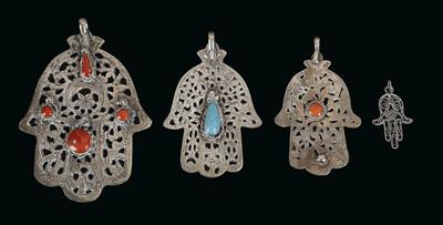 Mixed lot (4 pieces): Morocco, Tunisia, Libya, Yemen: four amulet pendants made of silver in the shape of the Hand of Fatima. - Tribal Art