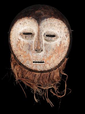 Lega (also Warega or Rega), Dem. Rep. of Congo: a large, round face mask in the ‘idimu’ style, for the highest ranks of the Bwami society. - Mimoevropské a domorodé umění
