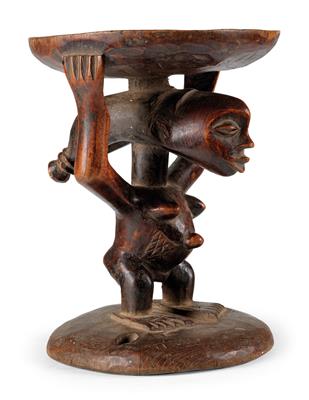 Luba-Hemba, DR Kongo: ein kleiner Karyatiden-Hocker, mit einer weiblichen Figur. - Tribal Art