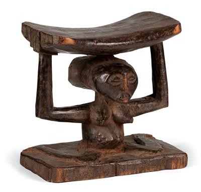 Luba-Hemba, Dem. Rep. of Congo: a neckrest with a seated female caryatid. - Tribal Art